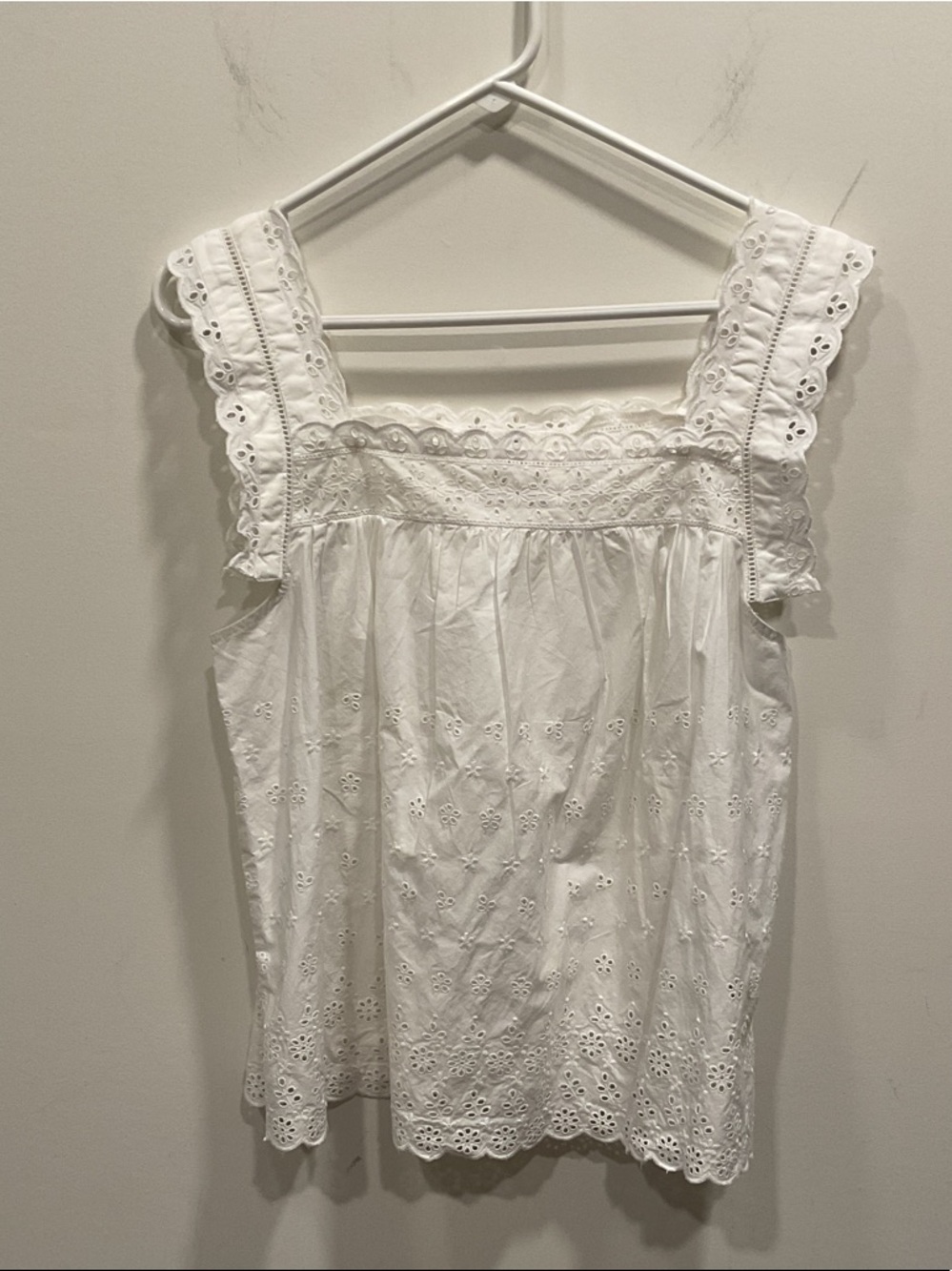 GAP DOEN White Eyelet Floral Trim Tank